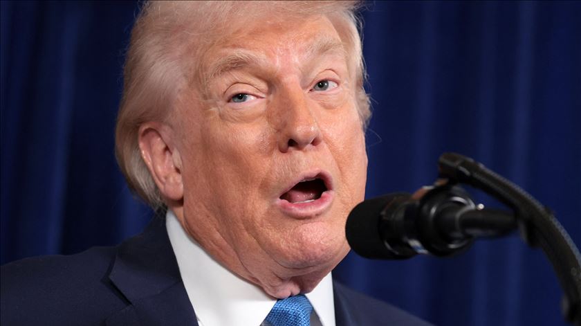 EUA recrutam 12 mil agentes de imigração para aumentar "detenções e deportações"