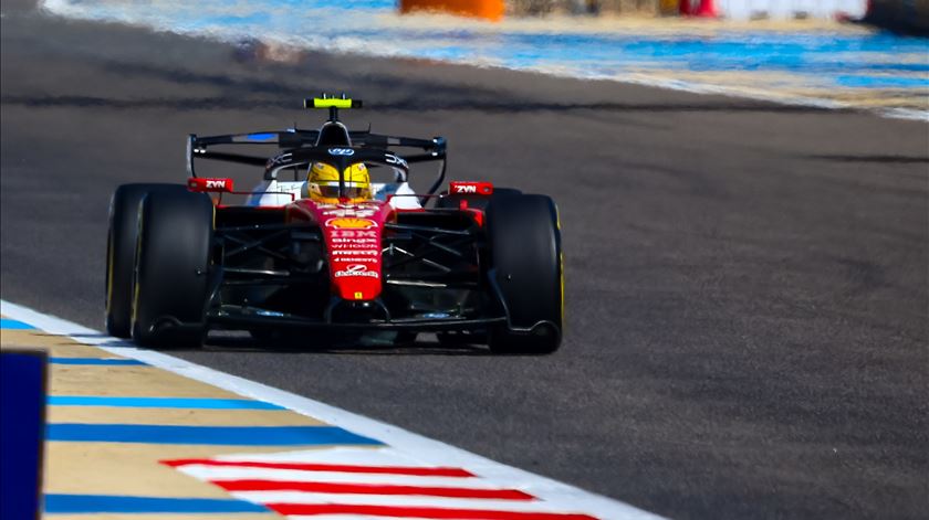 Ferrari dança a "Macarena" na F1 e vira carro do avesso à procura de vitórias