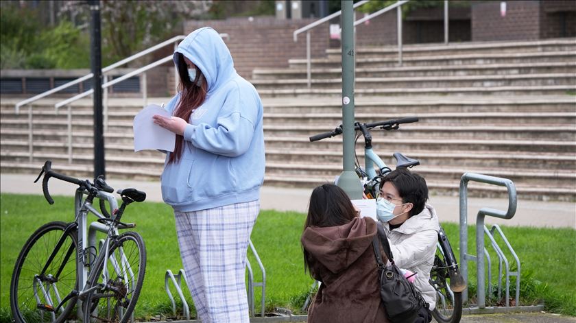 Surto de meningite B "sem precedentes" chega a Londres, bebé vacinada foi infetada