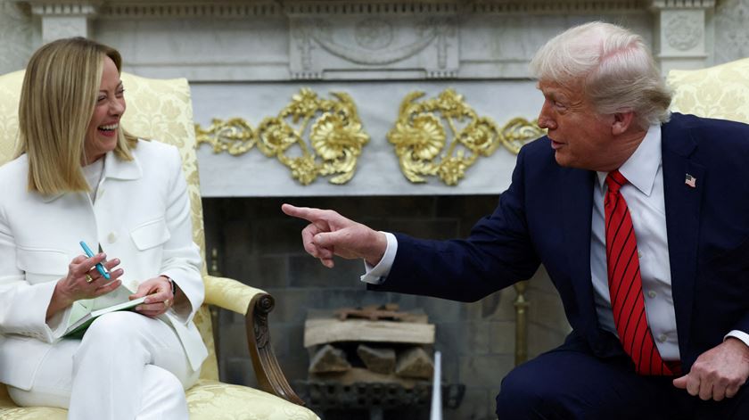 Trump volta a criticar Leão XIV e Meloni: "Pensei que fosse corajosa, mas enganei-me"