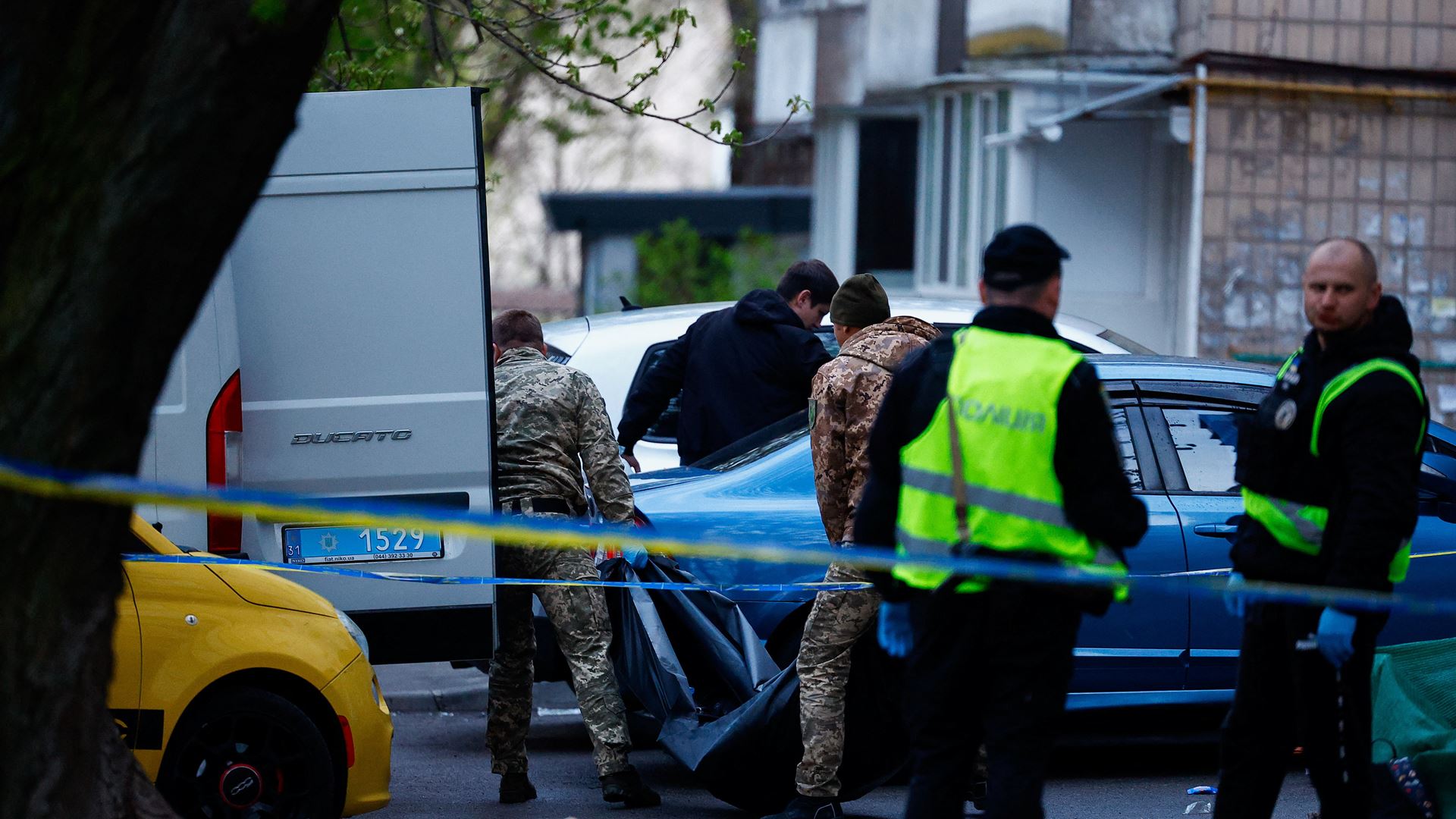 Pelo menos cinco mortos em tiroteio em Kiev, suspeito abatido pela polícia