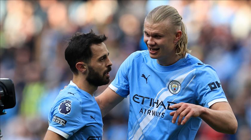Bernardo ganhou uma bola de cabeça a Gyökeres e isso deu asneira. Literalmente: Sky Sports pediu desculpa