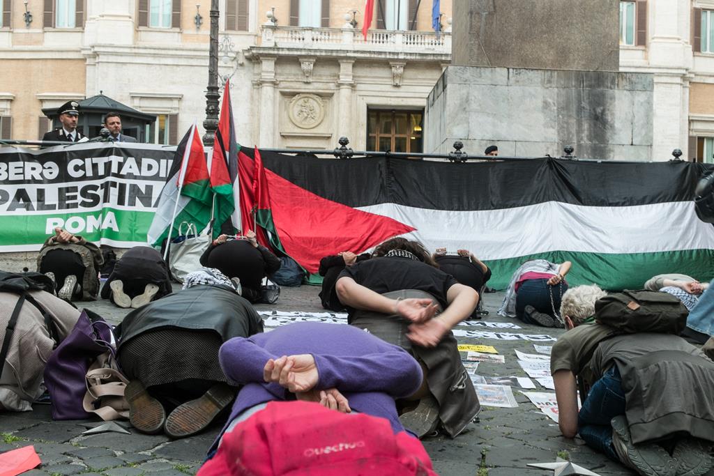Israel vai deportar ativistas portugueses. "Só vamos ficar descansados quando os virmos" Israel vai deportar ativistas portugueses. "Só vamos ficar descansados quando os virmos"