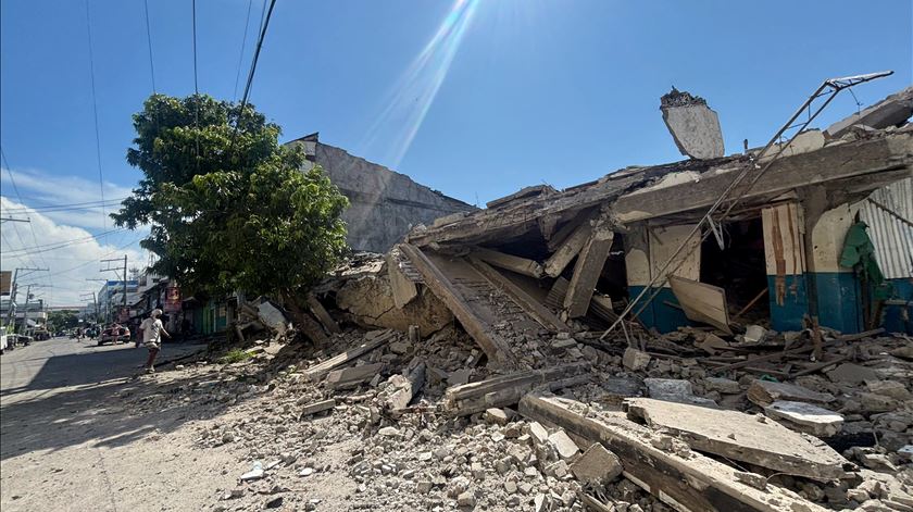 Danos causados por sismo de 7.8 nas Filipinas Foto: Reuters