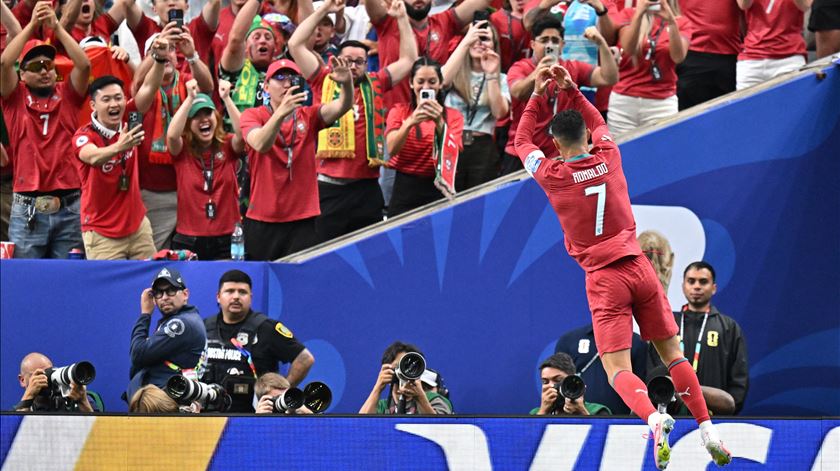Ronaldo é o mais velho de sempre a disputar um jogo a eliminar de um Mundial Ronaldo é o mais velho de sempre a disputar um jogo a eliminar de um Mundial
