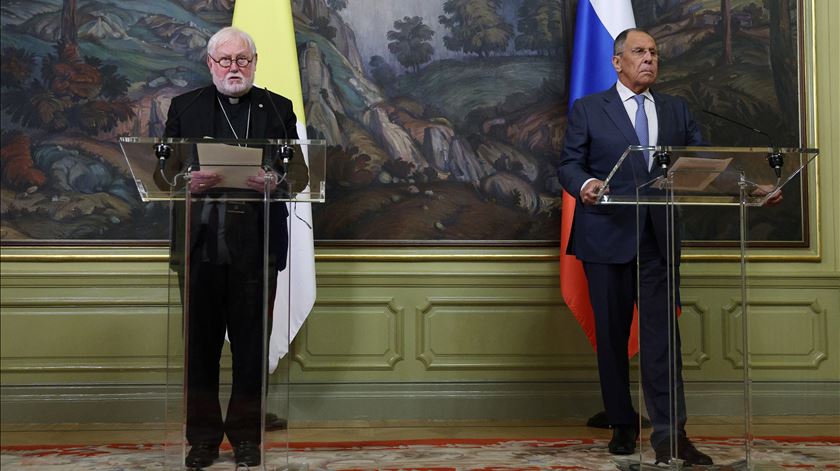 Vaticano apela ao fim da guerra na Ucrânia após encontro de Gallagher com Lavrov em Moscovo
