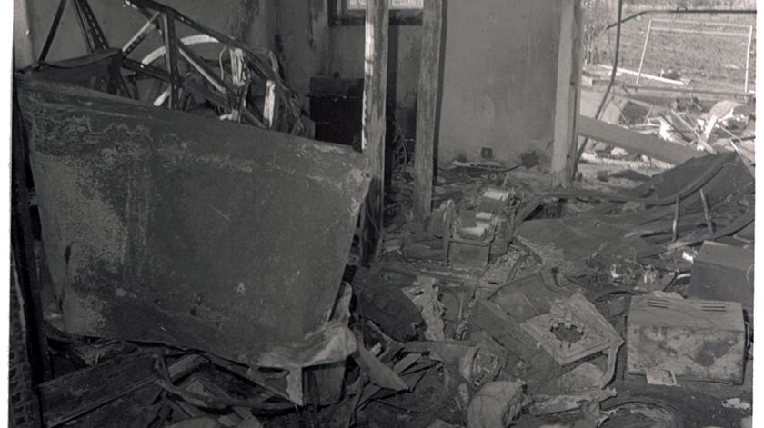 Bombardeamento dos emissores da Renascença, a 7 de novembro de 1975. Foto: Fernando Baião/ANTT