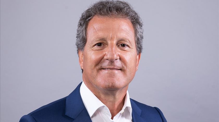 Candidato pela AD, presidente da Câmara de Valpaços suspende funções a 29 de janeiro