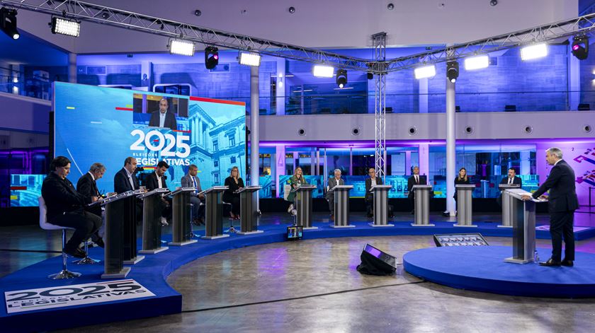 Sem assento, mas com voz: pequenos queixam-se de saco azul no Parlamento e pedem cotas para a imigração