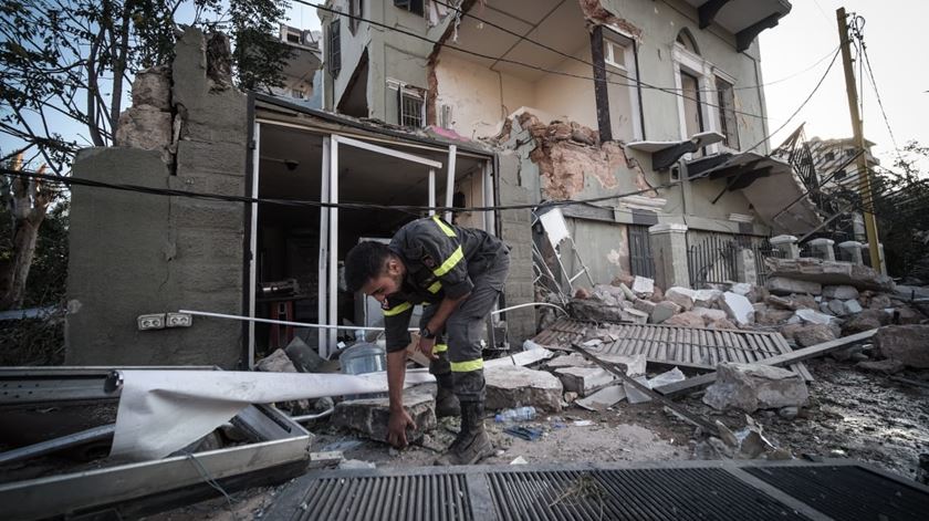 Nas ruas, só se vê destruição. Foto: João Sousa