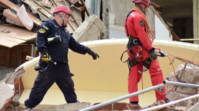 Hotel desaba em Buenos Aires. Há um morto e dez desaparecidos. Foto: Município de Villa Gesell