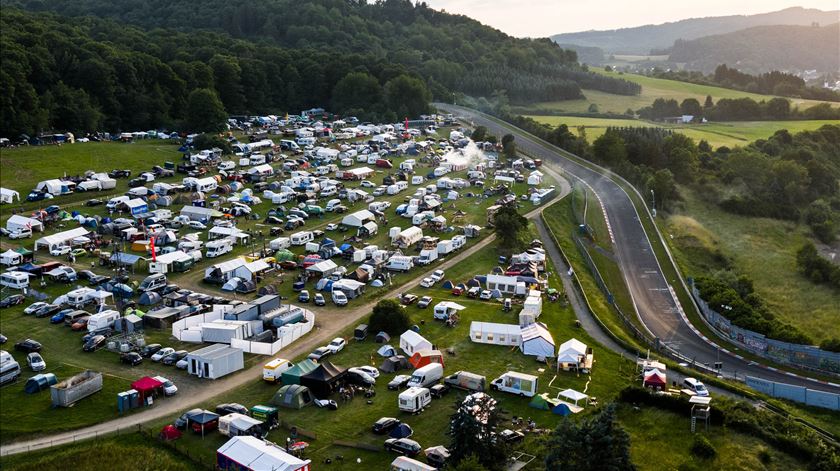 O Nürburgring Nordschleife serpenteia por entre colinas nas montanhas Eifel. Foto: ADAC/Gruppe C Photography