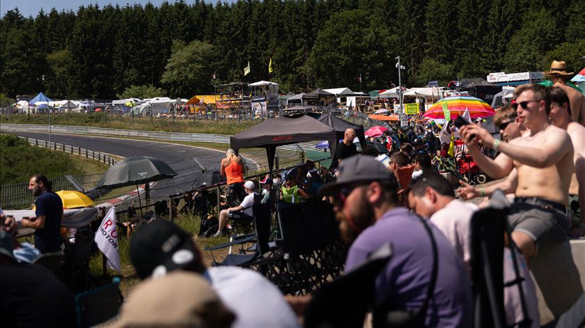As várias zonas de espetadores acabam por albergar, no mínimo, centenas em cada local do Nordschleife. Foto: ADAC/Gruppe C Photography