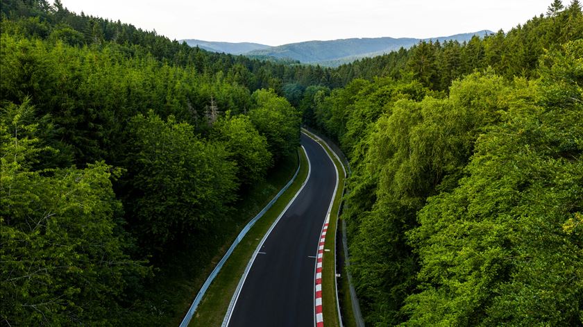 O Nordschleife serpenteia por entre as montanhas. Foto: ADAC/Gruppe C Photography