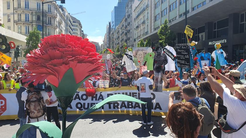 B&#225;rbara sente que Abril “n&#227;o &#233; s&#243; para celebrar”, ela quer “respostas aos problemas”