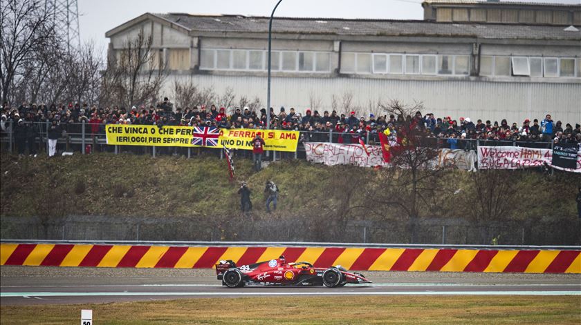 Pelo menos centenas de "tifosi" foram a Maranello e Fiorano para ver a nova estrela da equipa. Foto: Scuderia Ferrari