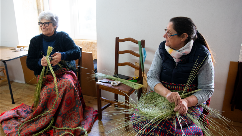 “Vale mais ganhar 800 euros aqui do que 2.000 em Lisboa”. Penedono pede empregos para não perder mais jovens “Vale mais ganhar 800 euros aqui do que 2.000 em Lisboa”. Penedono pede empregos para não perder mais jovens