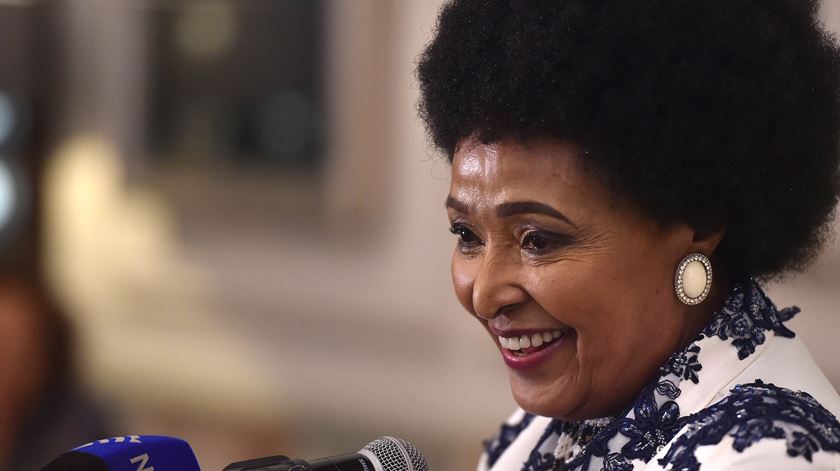Morreu Winnie Mandela, a heroína controversa da África do Sul