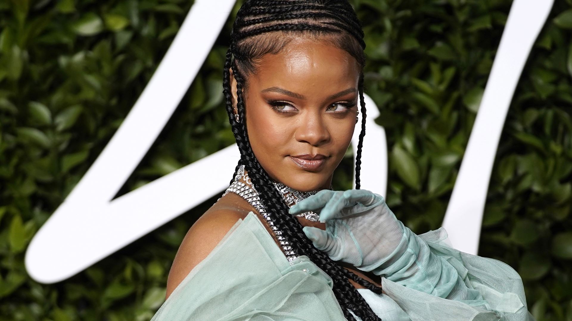 Autora de tiroteio contra casa de Rihanna declara-se inocente de tentativa de homicídio