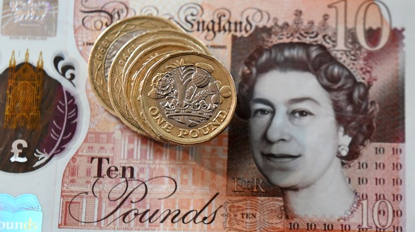 Moeda com imagem do Rei Carlos III come&#231;a a circular em 2024