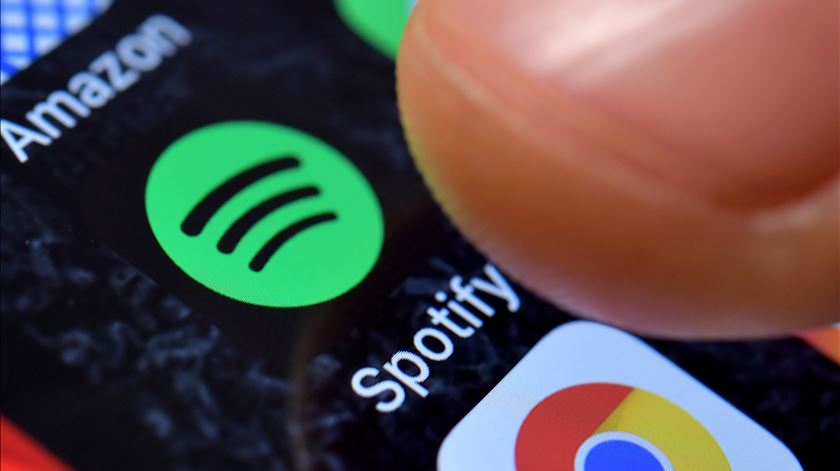 Parlamento Europeu quer obrigar Spotify a pagar mais aos músicos