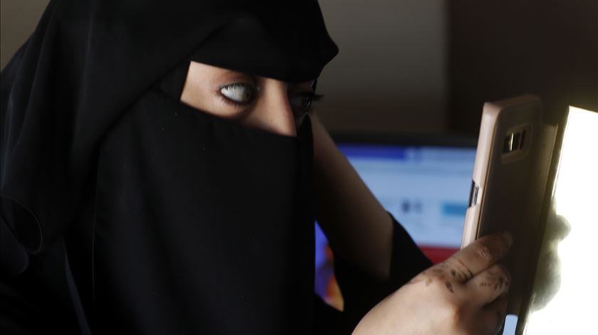 Jihadista portuguesa arrisca seis anos de prisão na Holanda. Sentença esta sexta-feira