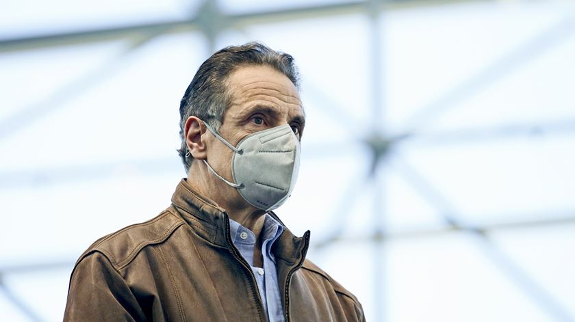 De aclamado a acusado: a queda em desgraça do governador Cuomo