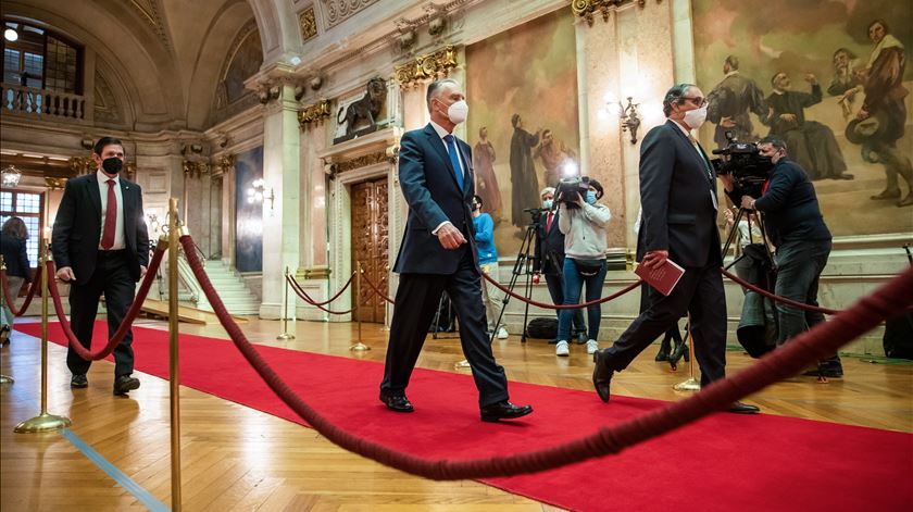 Cavaco Silva não cumprimentou Marcelo porque "teve de regressar a casa"