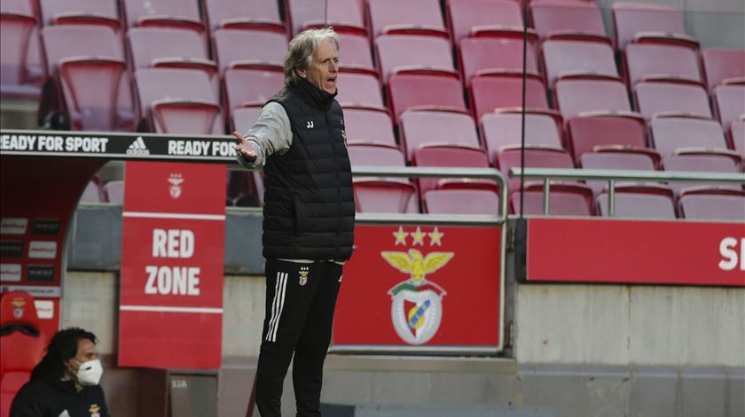 Jesus lamenta oportunidades perdidas. "A equipa pôs-se a jeito"