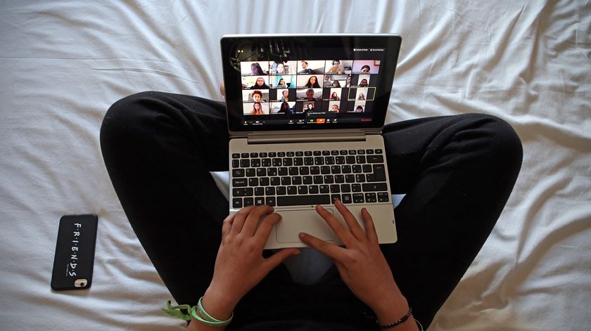 Governo. Combater abuso de menores "online" não pode "comprimir" privacidade Governo. Combater abuso de menores "online" não pode "comprimir" privacidade