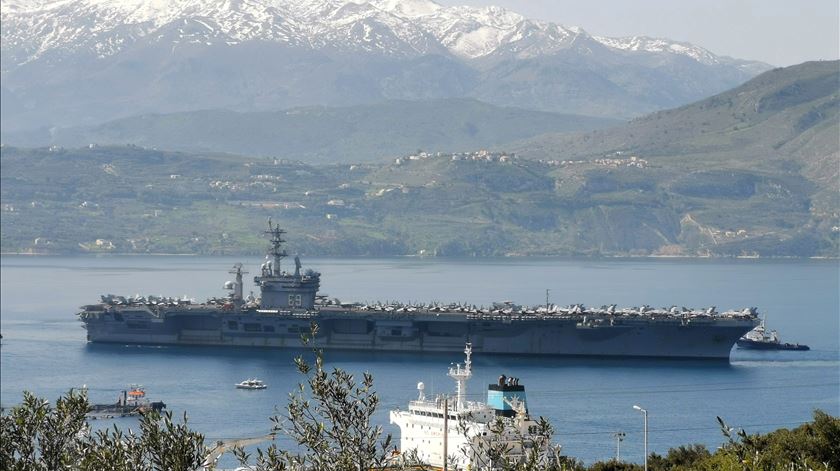 Grécia detém homem suspeito de espionagem num base naval dos EUA em Creta