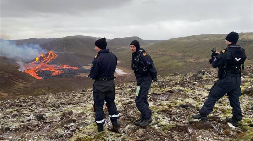 Islândia. Um morto e dois turistas desaparecidos em desabamento de gruta de gelo