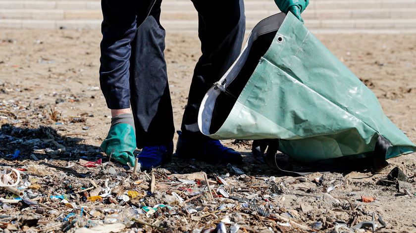 Terra aproxima-se do "caos climático", mas é possível limitar aquecimento global