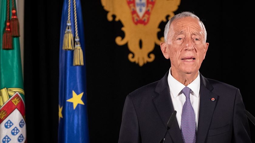 "2021 terá de ser o ano do início da reconstrução social", apela o Presidente