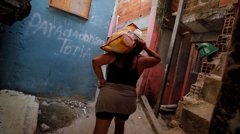 População sem-abrigo no Brasil quase triplica em 5 anos População sem-abrigo no Brasil quase triplica em 5 anos