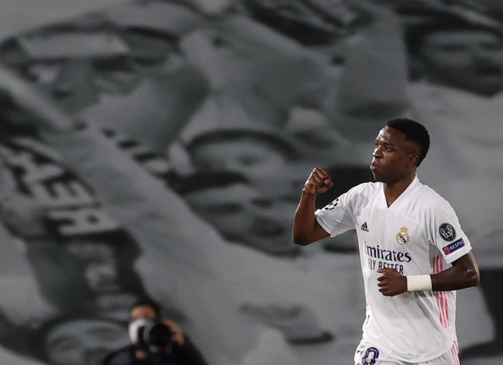 Vinicius Jr marcou dois pelo Real Madrid ao Liverpool na Liga dos Campeões. Foto: Kiko Huesca/EPA Vinicius Jr marcou dois pelo Real Madrid ao Liverpool na Liga dos Campeões. Foto: Kiko Huesca/EPA