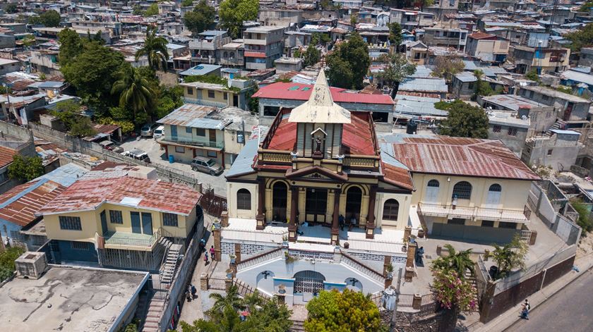 Haiti. Sequestrados cinco sacerdotes e duas religiosas