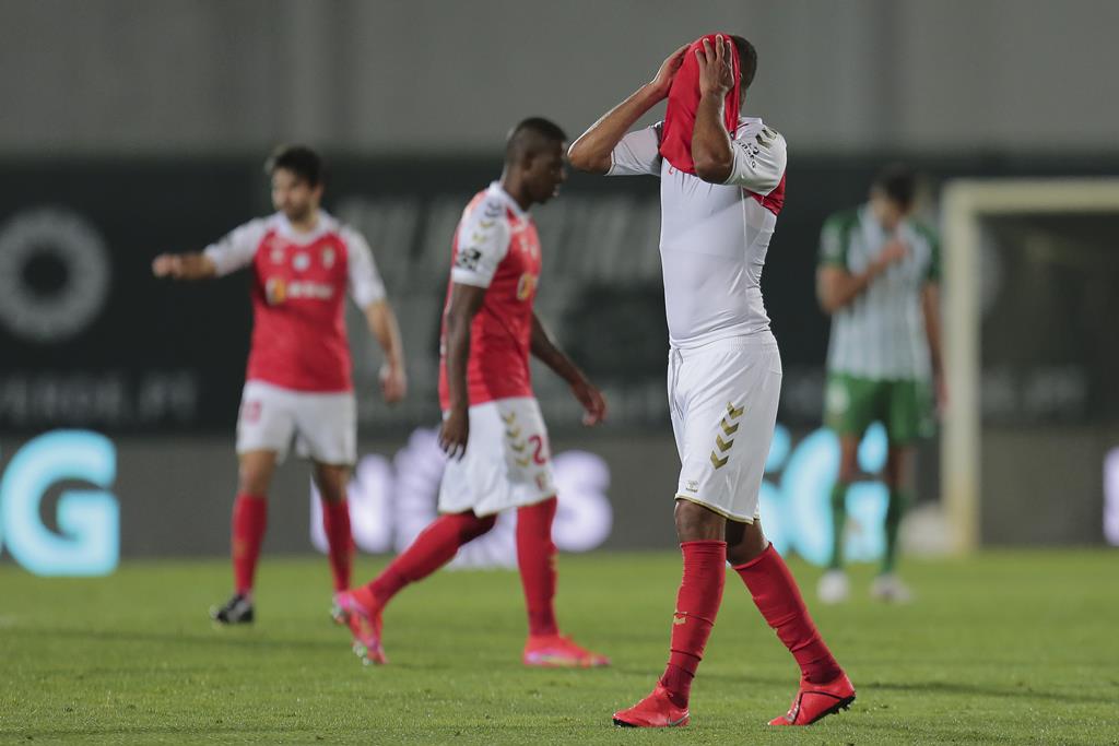 Fransérgio, do Sp. Braga, reage durante empate diante do Rio Ave. Foto: Manuel Fernando Araújo/Lusa Fransérgio, do Sp. Braga, reage durante empate diante do Rio Ave. Foto: Manuel Fernando Araújo/Lusa