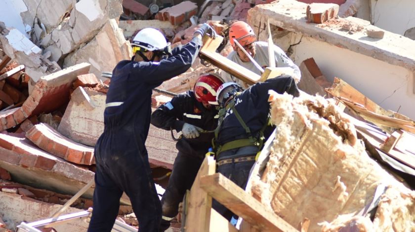 Hotel desaba em Buenos Aires. Há um morto e dez desaparecidos. Foto: Município de Villa Gesell