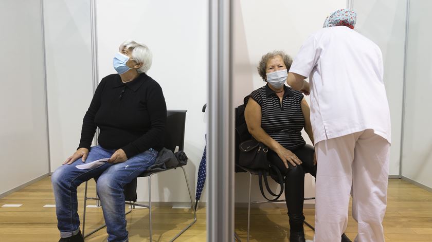 Como Portugal se está a preparar para vacinar 100 mil pessoas por dia contra a Covid-19
