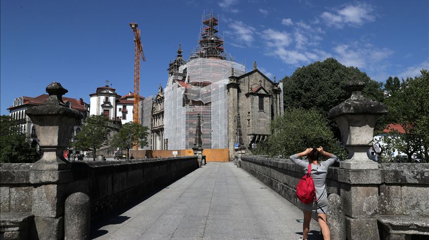 Ossadas humanas encontradas num terreno em Amarante