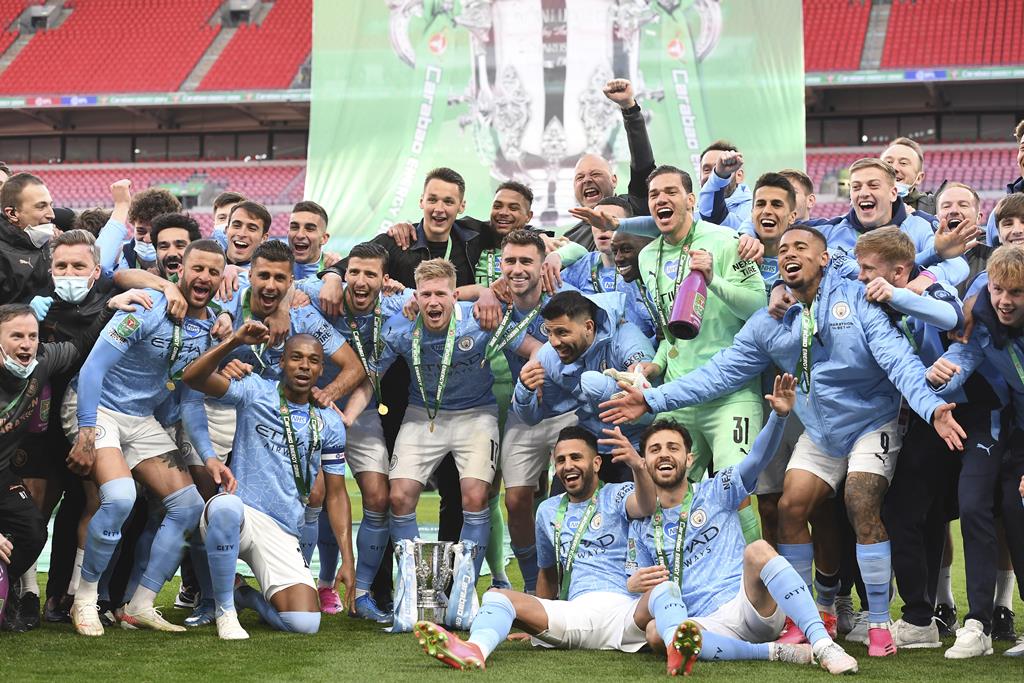 Jogadores do Manchester City festejam conquista da Taça da Liga 2021 diante do Tottenham. Foto: Andy Rain/EPA Jogadores do Manchester City festejam conquista da Taça da Liga 2021 diante do Tottenham. Foto: Andy Rain/EPA