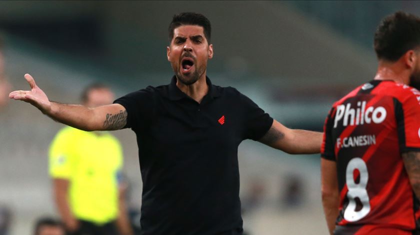 António Oliveira a caminho do Corinthians
