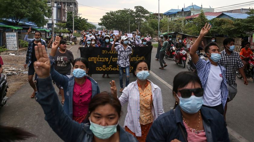 Myanmar. Mais oito mortos durante manifestações a pedir “revolução da primavera”