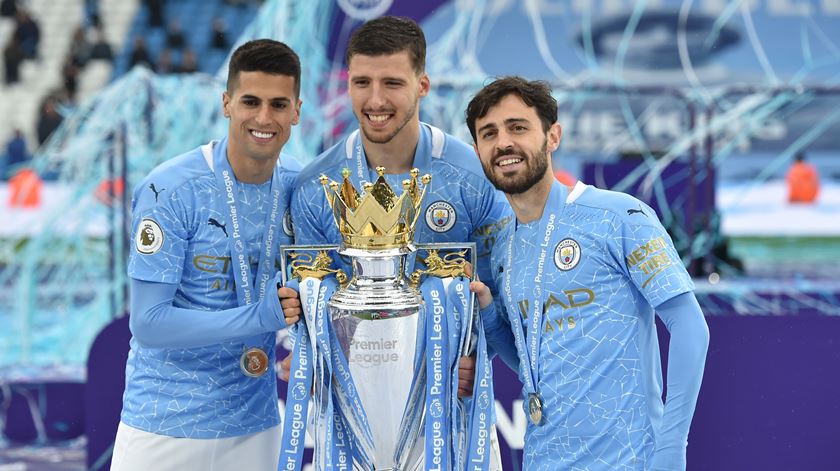 Sagrou-se campeão inglês com Rúben Dias e Bernardo Silva. Foto: Peter Powell/Pool/EPA