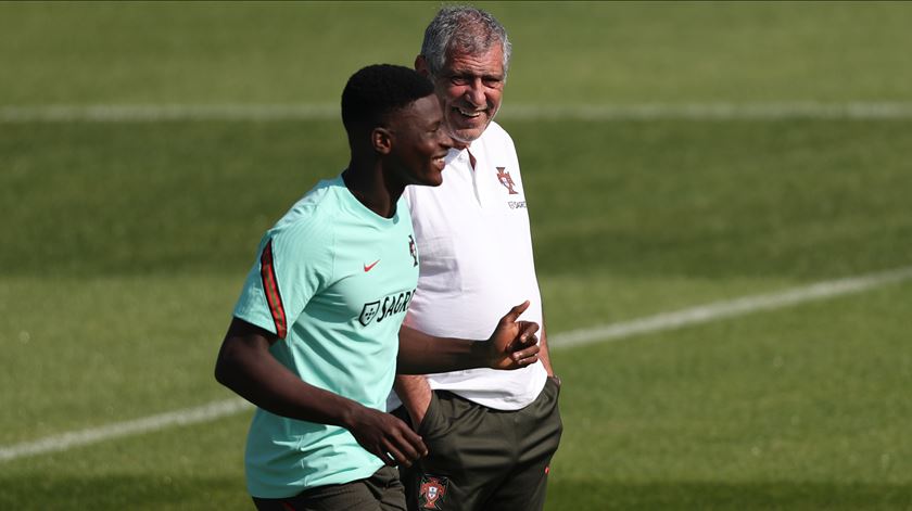 Nuno Mendes fora do jogo com a Alemanha