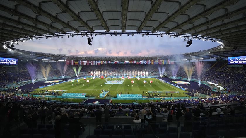 Use as setas para ver as imagens da cerimónia de abertura do Euro 2020. Foto: Andrew Medichini/Pool/EPA