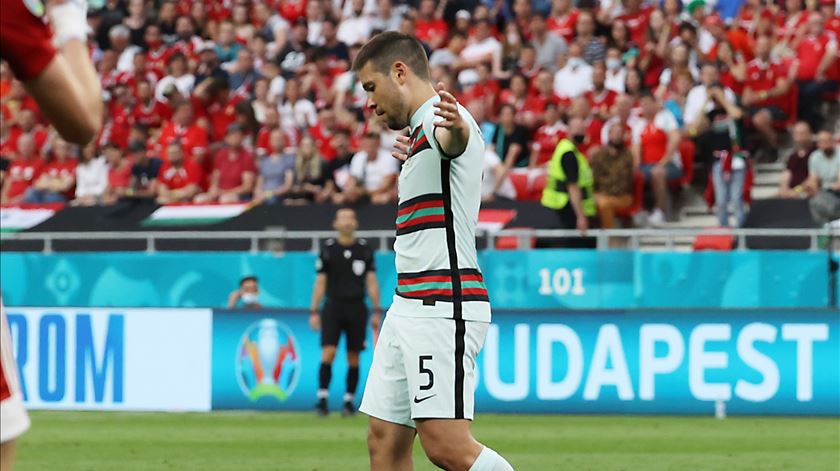 Raphael Guerreiro, lesionado, falha Seleção