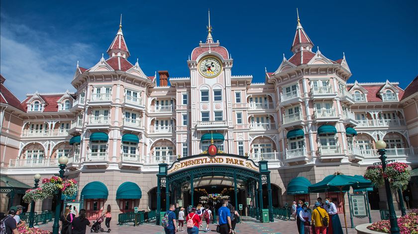 Será o casamento na Disneyland, de uma menina de 9 anos, uma encenação?