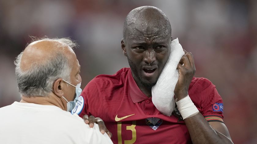 Danilo Pereira apanhou um "susto", mas está bem. Foto: Hugo Delgado/Lusa